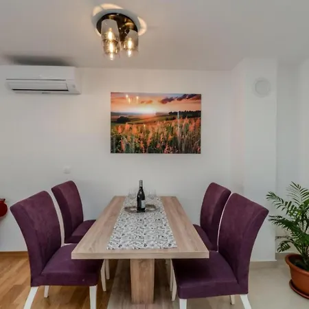 Oliva Apartman *